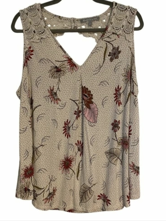 Daniel Rainn Tops - Daniel Rainn Lace Trim Sleeveless Top